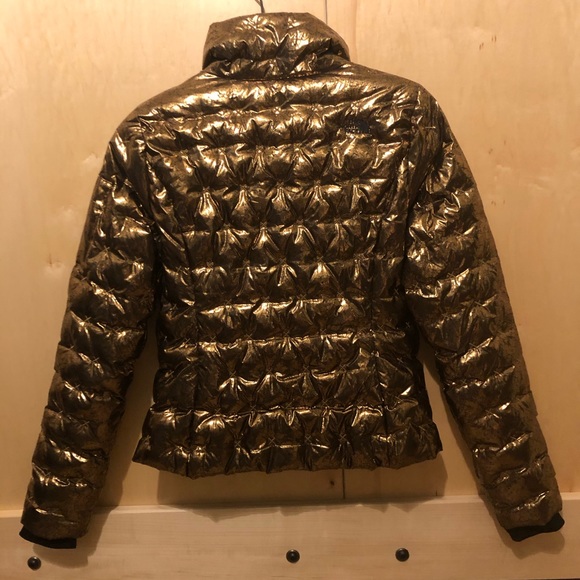 COPY - The North Face Puffer Jacket - Picture 7 of 7